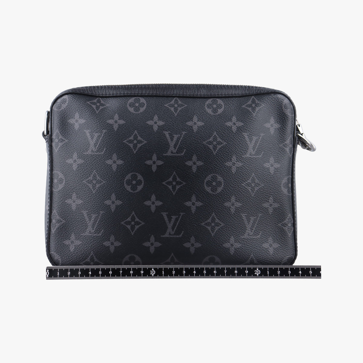 Secondhand Louis Vuitton Trio Messenger Gris Monogram Shadow M46603 shoulderbag | stylenewstar