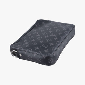 Secondhand Louis Vuitton Trio Messenger Gris Monogram Shadow M46603 shoulderbag | stylenewstar