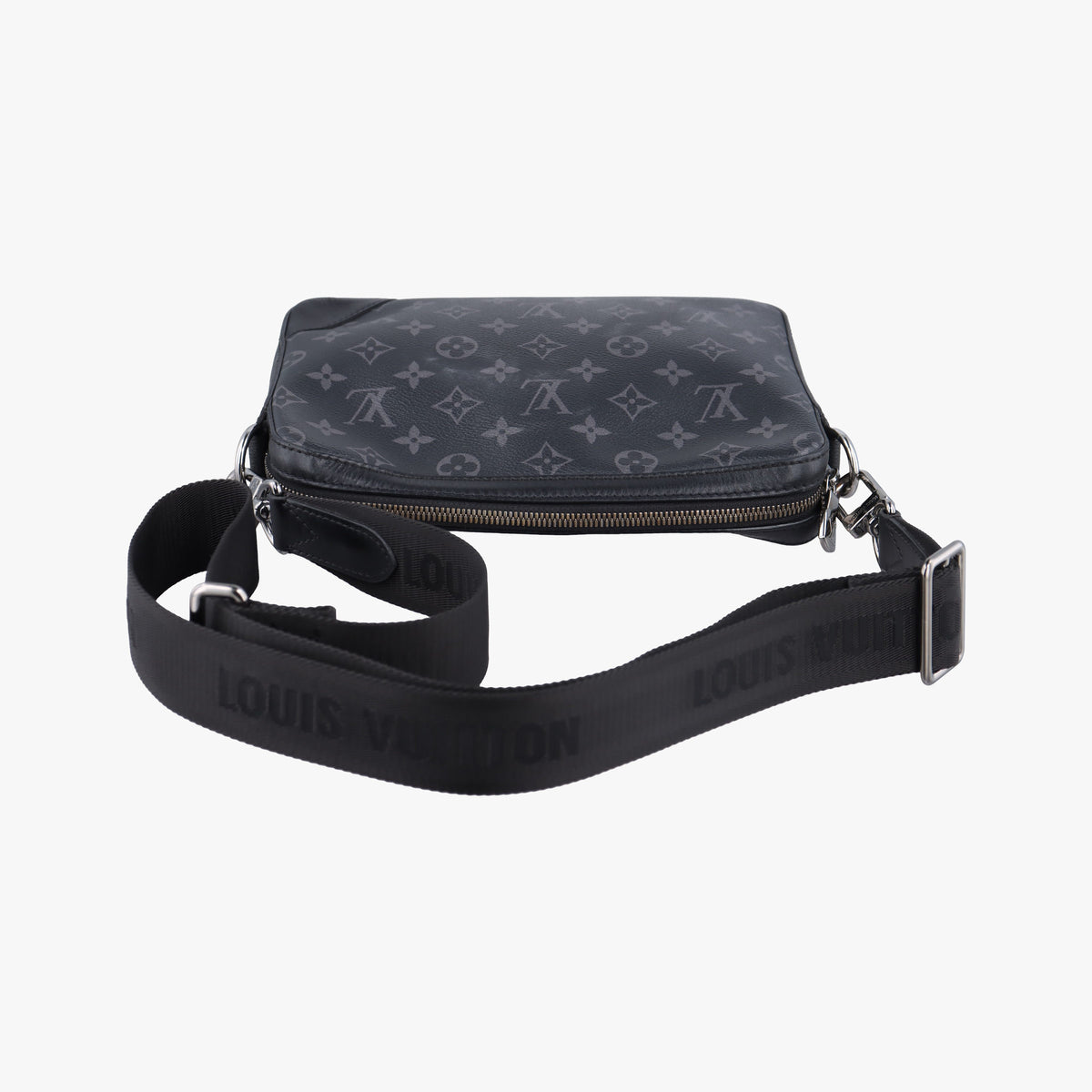 Secondhand Louis Vuitton Trio Messenger Gris Monogram Shadow M46603 shoulderbag | stylenewstar