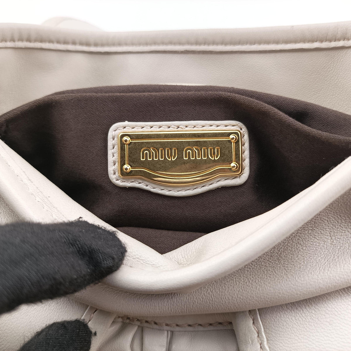 Secondhand Miu Miu Coffer Matelasse Grey Leather  shoulderbag | stylenewstar