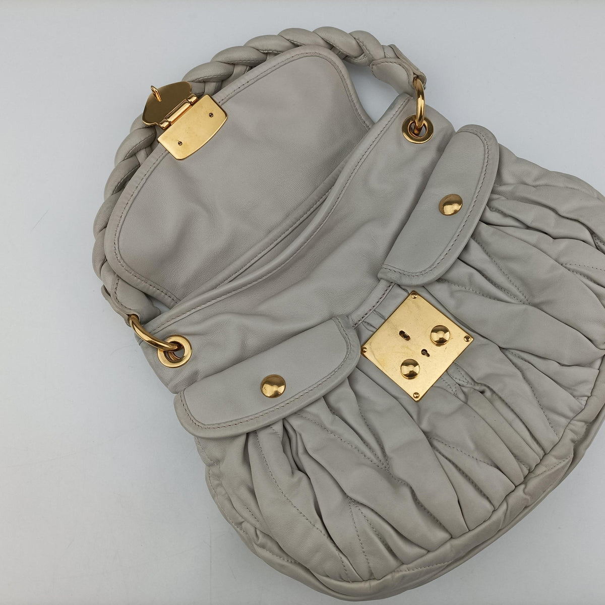 Secondhand Miu Miu Coffer Matelasse Grey Leather  shoulderbag | stylenewstar