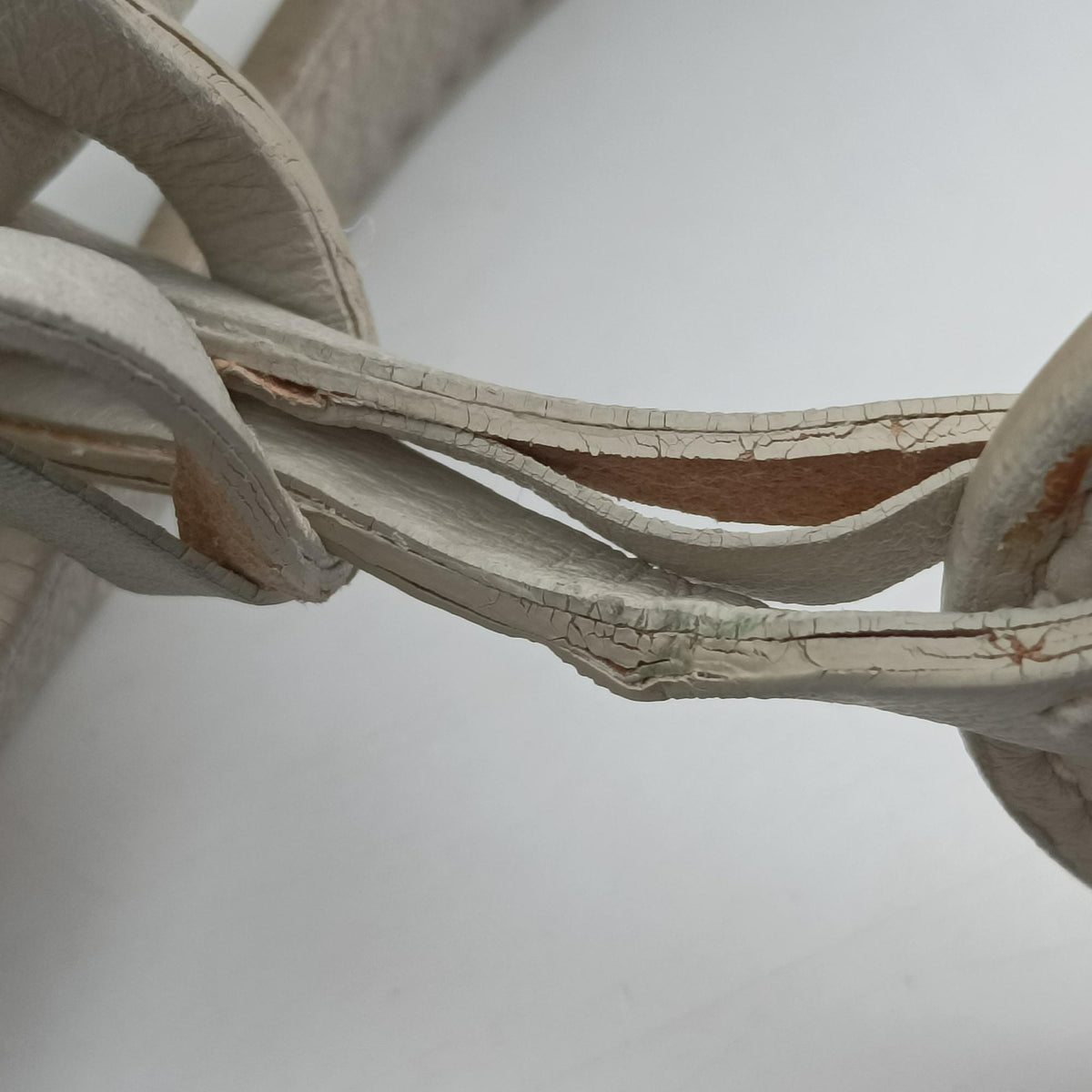 Secondhand Miu Miu Coffer Matelasse Grey Leather  shoulderbag | stylenewstar