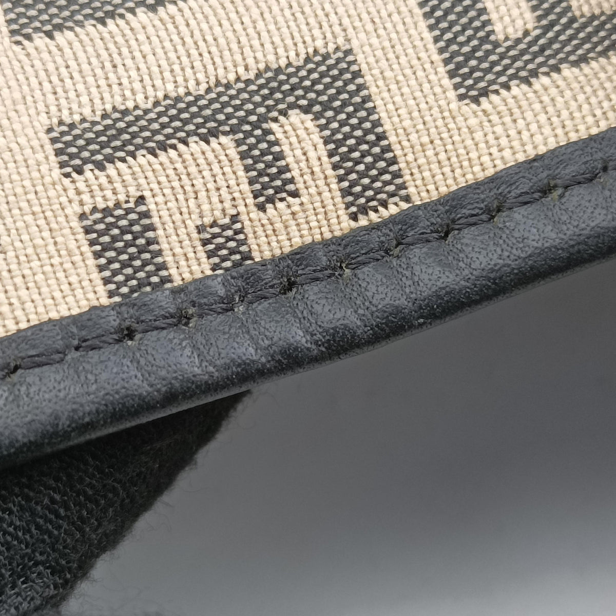 Pre-owned Fendi Zucchino Borsa Black×Beige canvas×leather 8BR429 handbag | stylenewstar