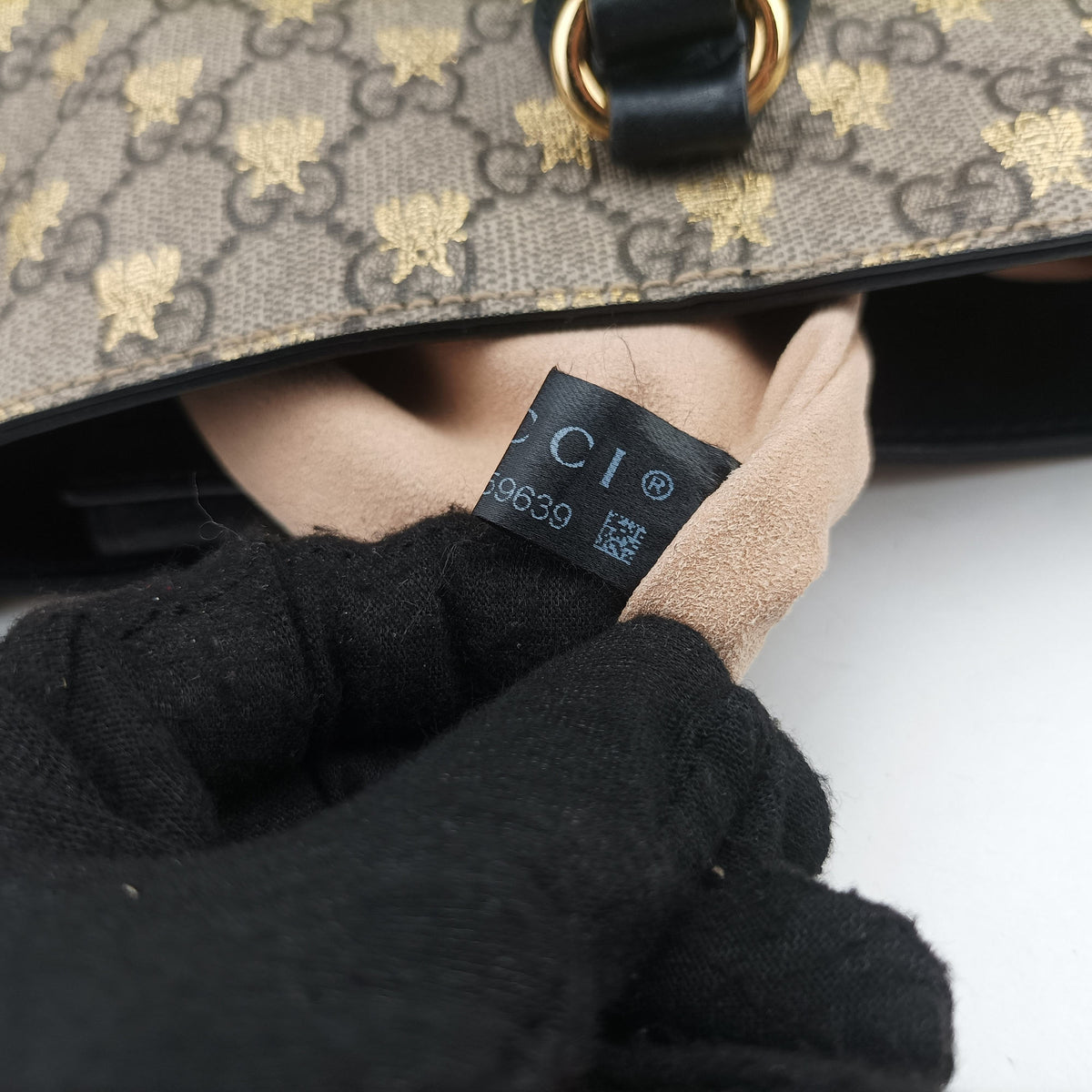 Pre-owned Gucci GG Supreme Bee Black× Beige PVC coated canvas×leather 473887 shoulderbag | stylenewstar