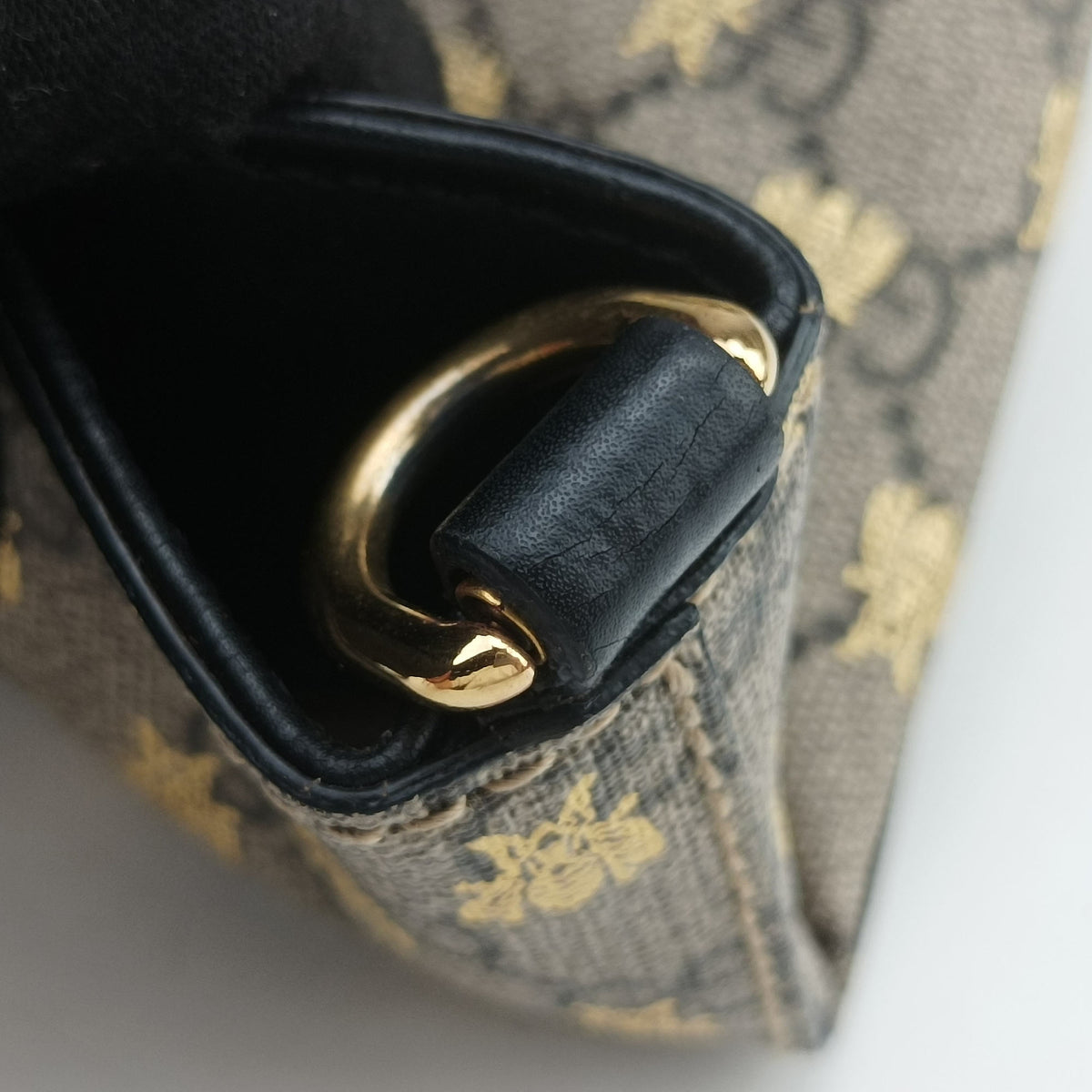 Pre-owned Gucci GG Supreme Bee Black× Beige PVC coated canvas×leather 473887 shoulderbag | stylenewstar