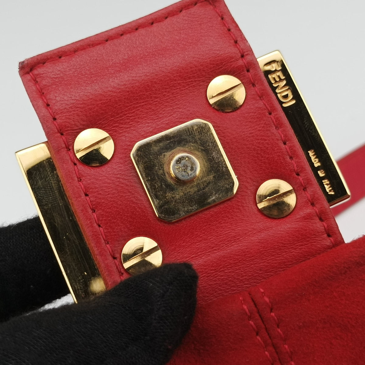 Secondhand Fendi Baguette Red suede 26424 handbag | stylenewstar