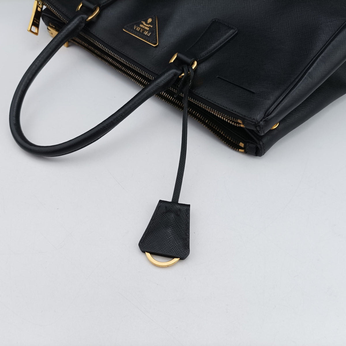Secondhand Prada Galleria Black SAFFIANO Leather BN2274 shoulderbag | stylenewstar