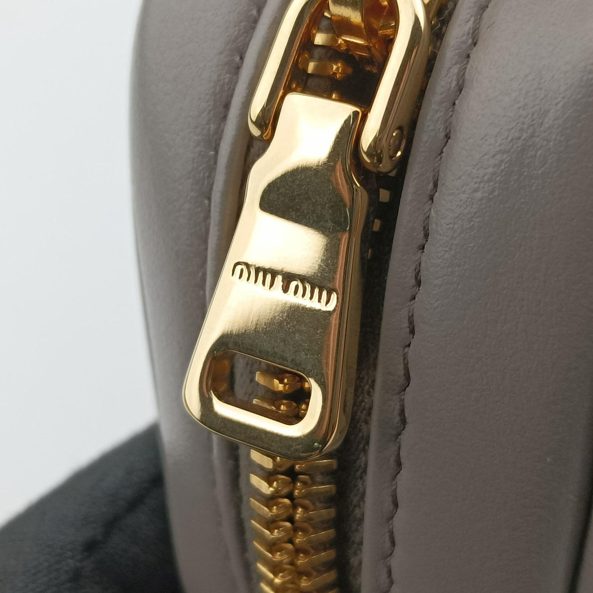 Secondhand Miu Miu Beau Micro Grey Leather  handbag | stylenewstar