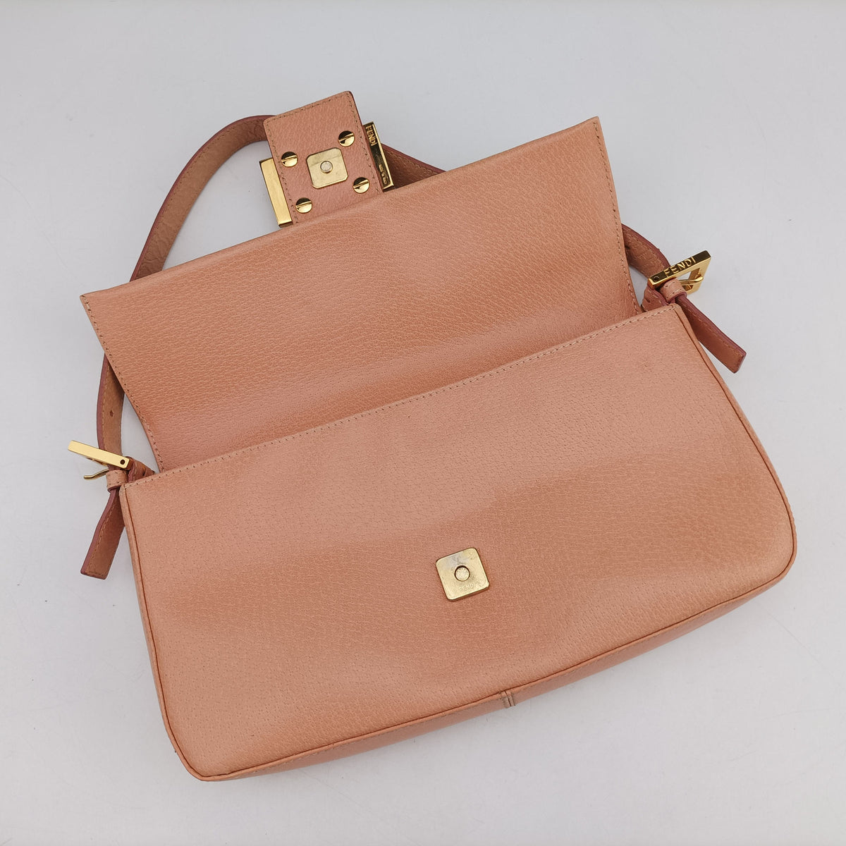 Pre-owned Fendi BAGUETTE Pink Leather 25124 shoulderbag | stylenewstar