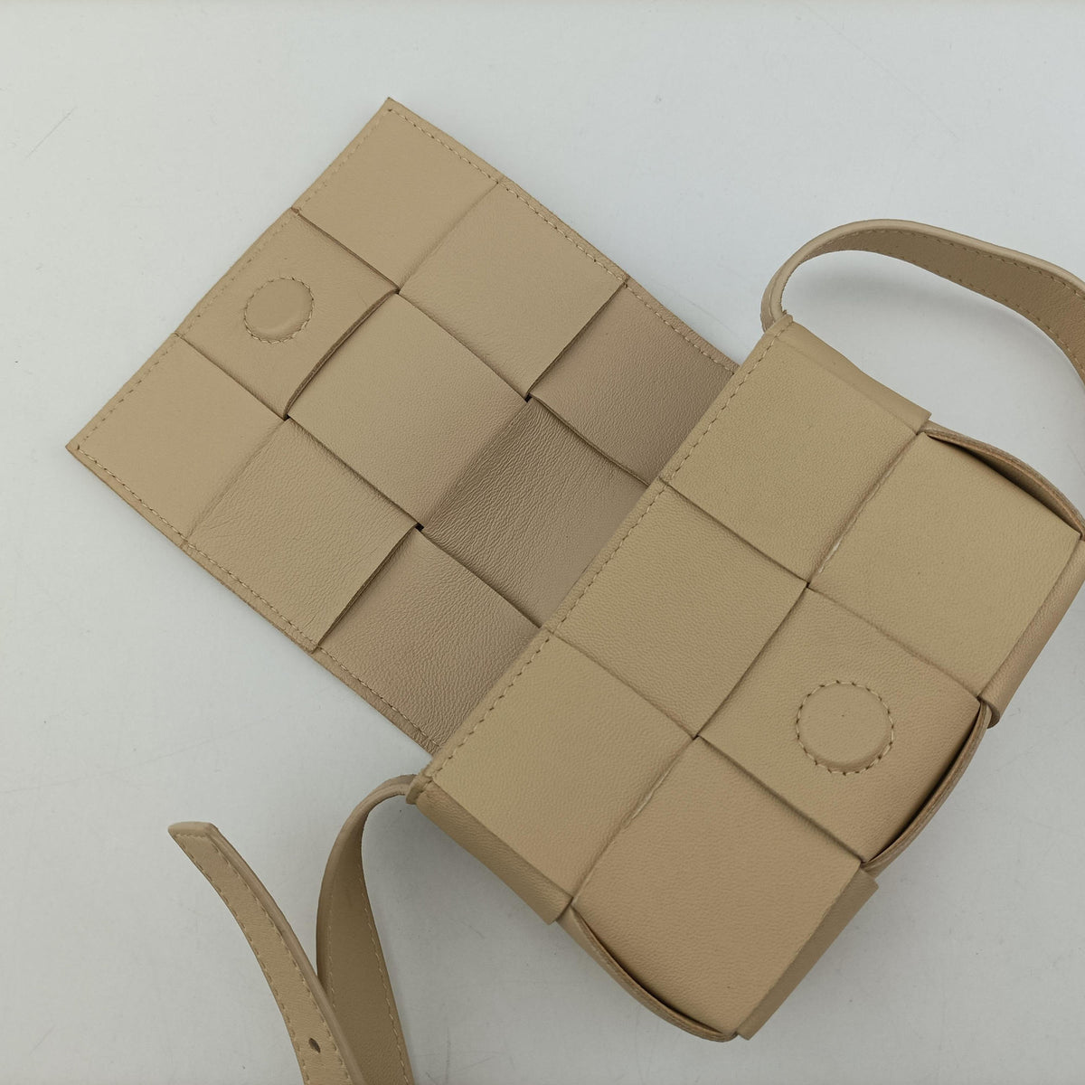 Secondhand Bottega Veneta candy cassette Beige lambskin  shoulderbag | stylenewstar