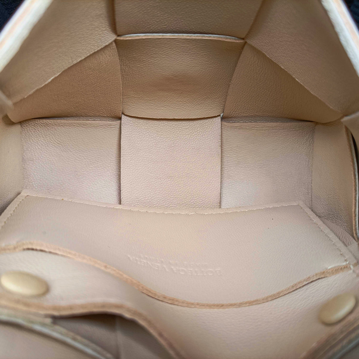 Secondhand Bottega Veneta candy cassette Beige lambskin  shoulderbag | stylenewstar
