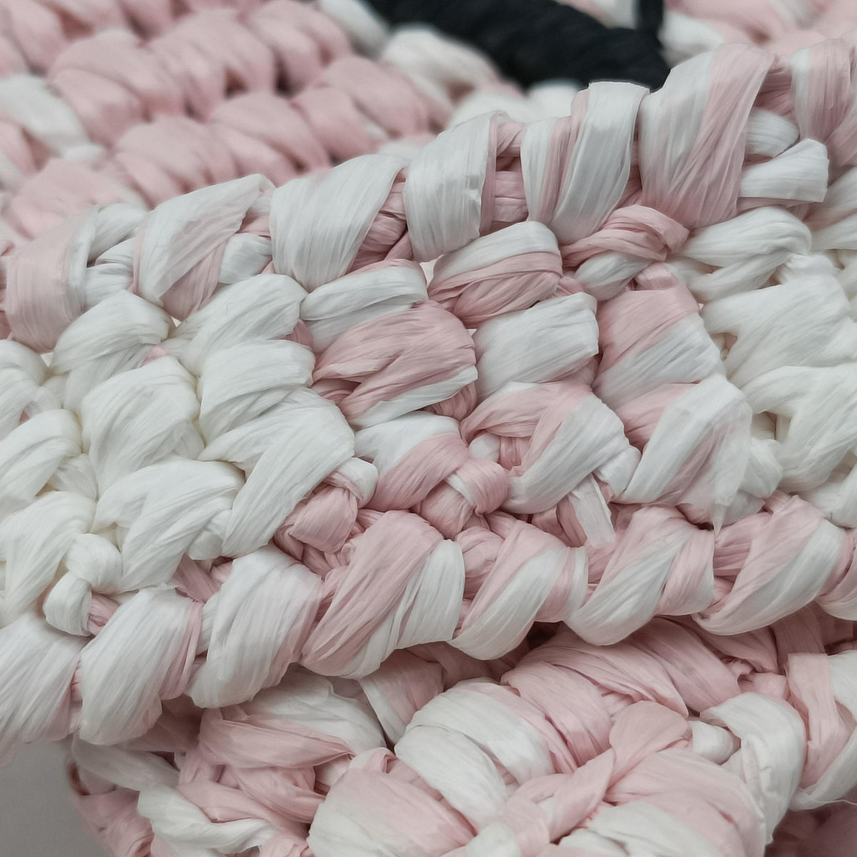 Secondhand Prada Effect Crochet Pink Raffia  shoulderbag | stylenewstar