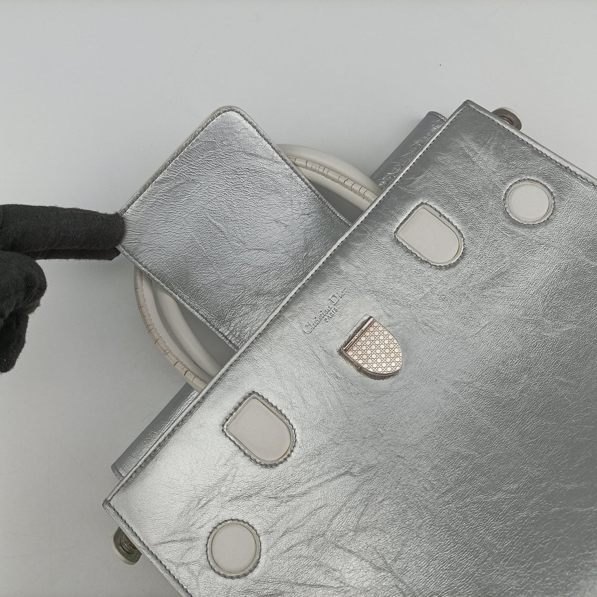 Pre-owned Christian Dior Diorever Silver Leather  shoulderbag | stylenewstar