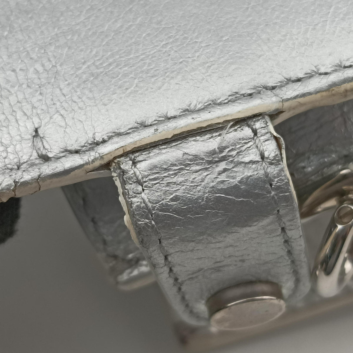 Pre-owned Christian Dior Diorever Silver Leather  shoulderbag | stylenewstar