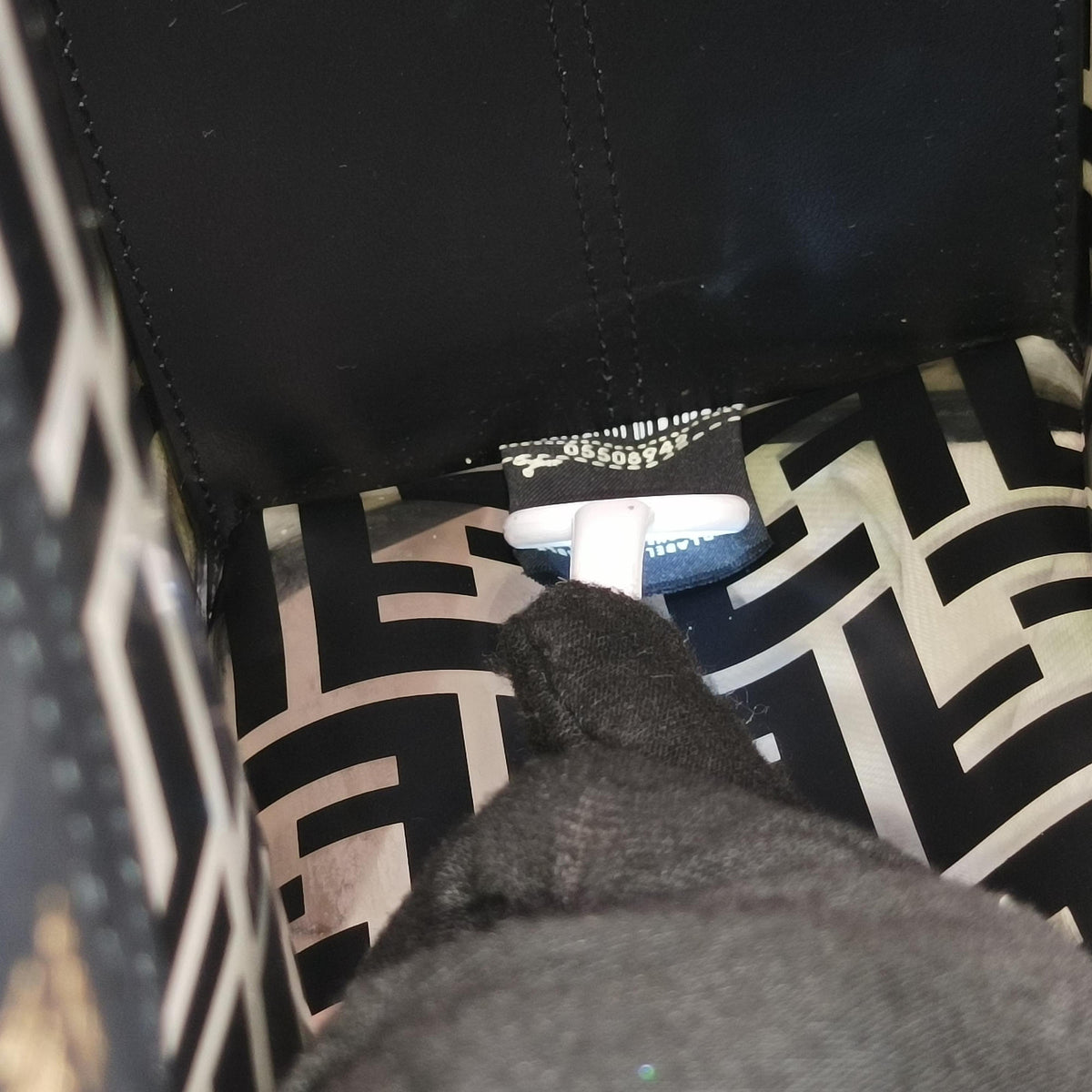 Pre-owned Fendi Runaway Shopper Black PVC Coated Canvas 8BH353 shoulderbag | stylenewstar