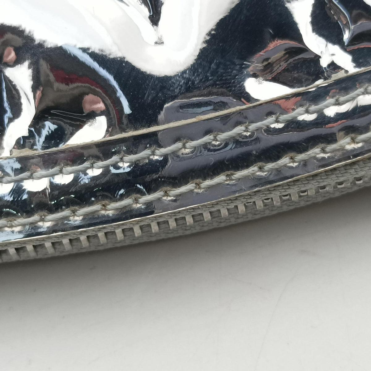 Pre-owned Louis Vuitton Lockit Silver Monogram Miroir M95449 handbag | stylenewstar