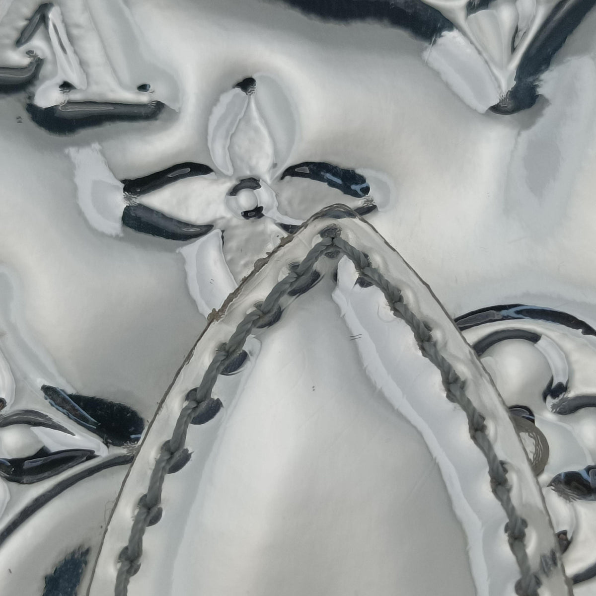 Pre-owned Louis Vuitton Lockit Silver Monogram Miroir M95449 handbag | stylenewstar