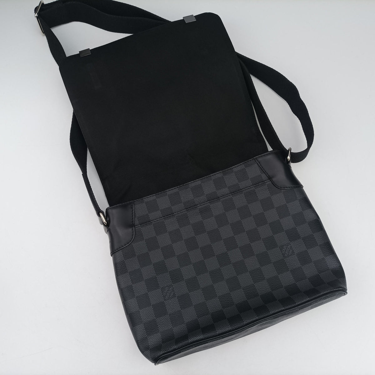Pre-owned Louis Vuitton DANIEL MM Noir Damier GRAPHITE N58029 shoulderbag | stylenewstar
