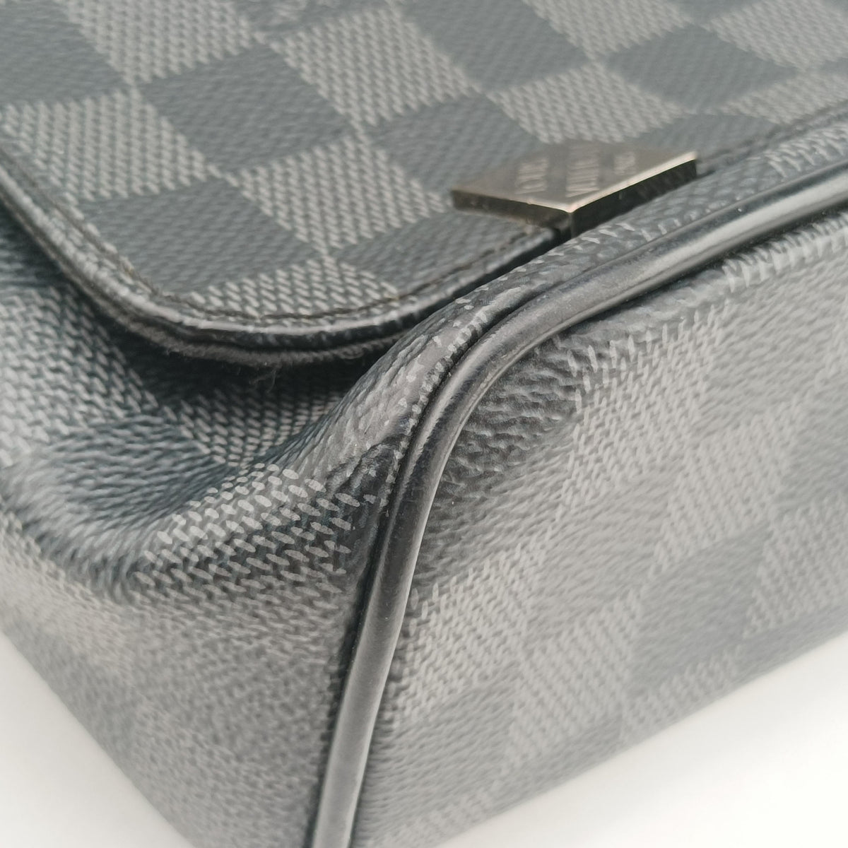 Pre-owned Louis Vuitton DANIEL MM Noir Damier GRAPHITE N58029 shoulderbag | stylenewstar