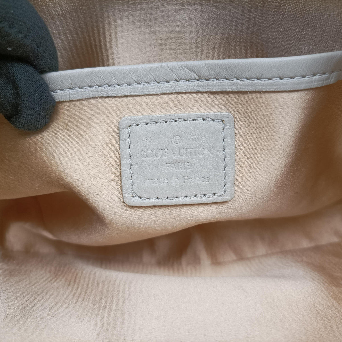 Pre-owned Louis Vuitton Shine McKenna Silver Monogram Shine M92362 shoulderbag | stylenewstar