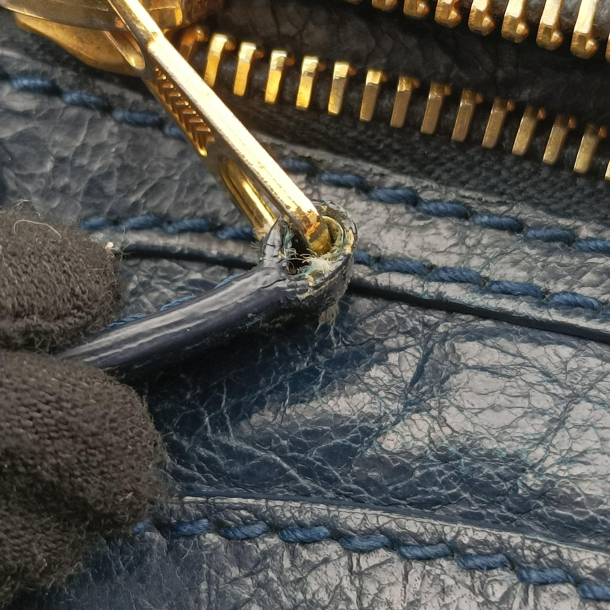 Pre-owned Balenciaga Classic City Mini Navy lambskin  shoulderbag | stylenewstar