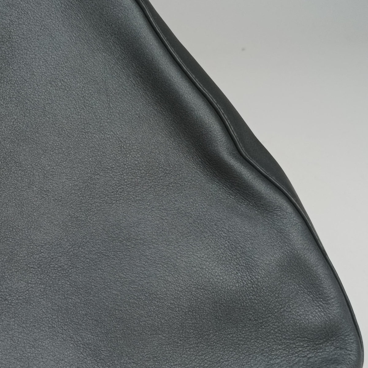 Pre-owned Christian Dior Pearl Malice Hobo Grey Leather  handbag | stylenewstar