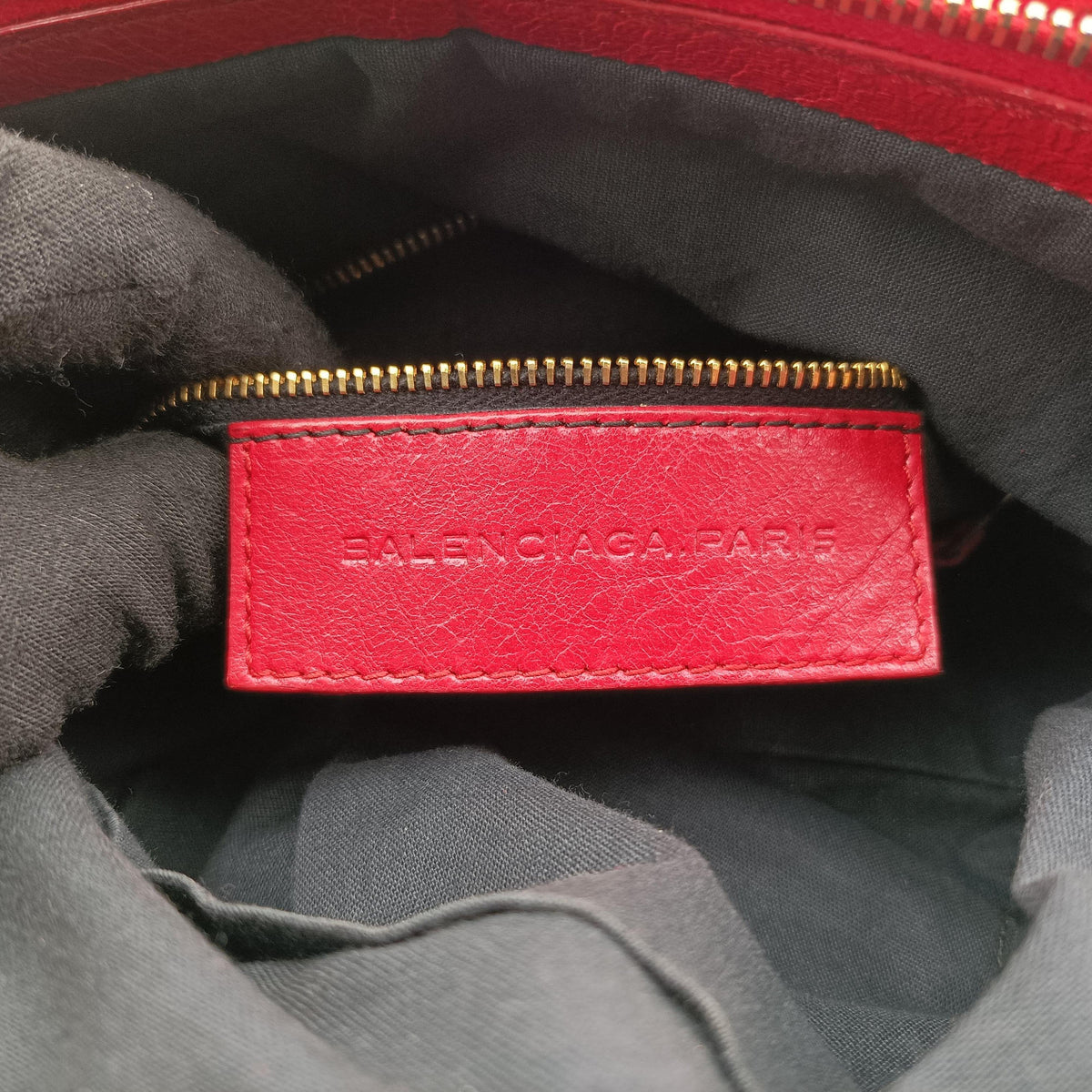 Pre-owned Balenciaga The Town Red lambskin  shoulderbag | stylenewstar