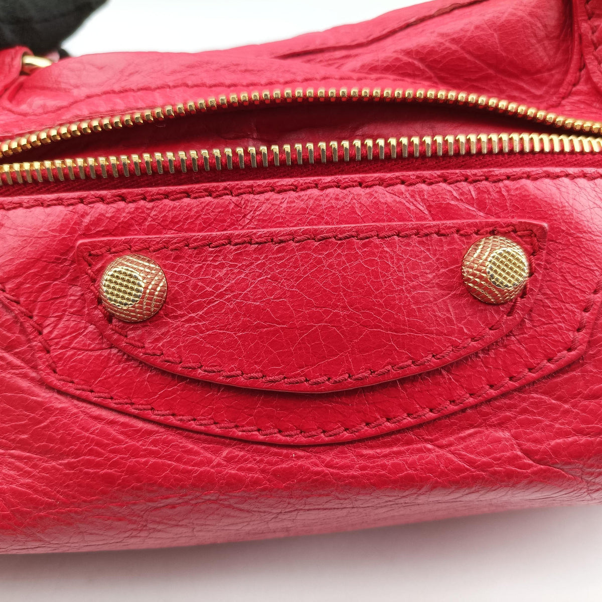 Pre-owned Balenciaga The Town Red lambskin  shoulderbag | stylenewstar