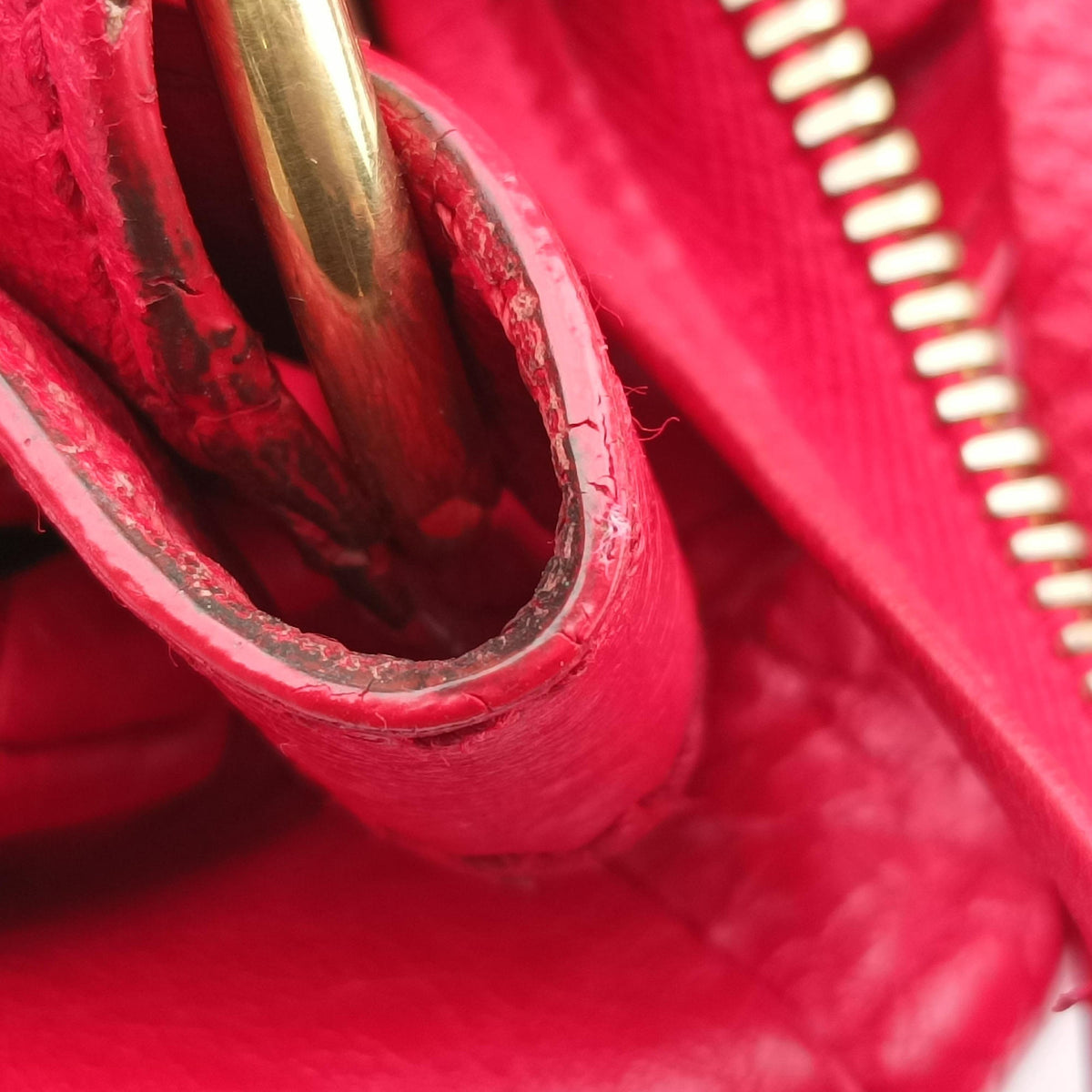 Pre-owned Balenciaga The Town Red lambskin  shoulderbag | stylenewstar