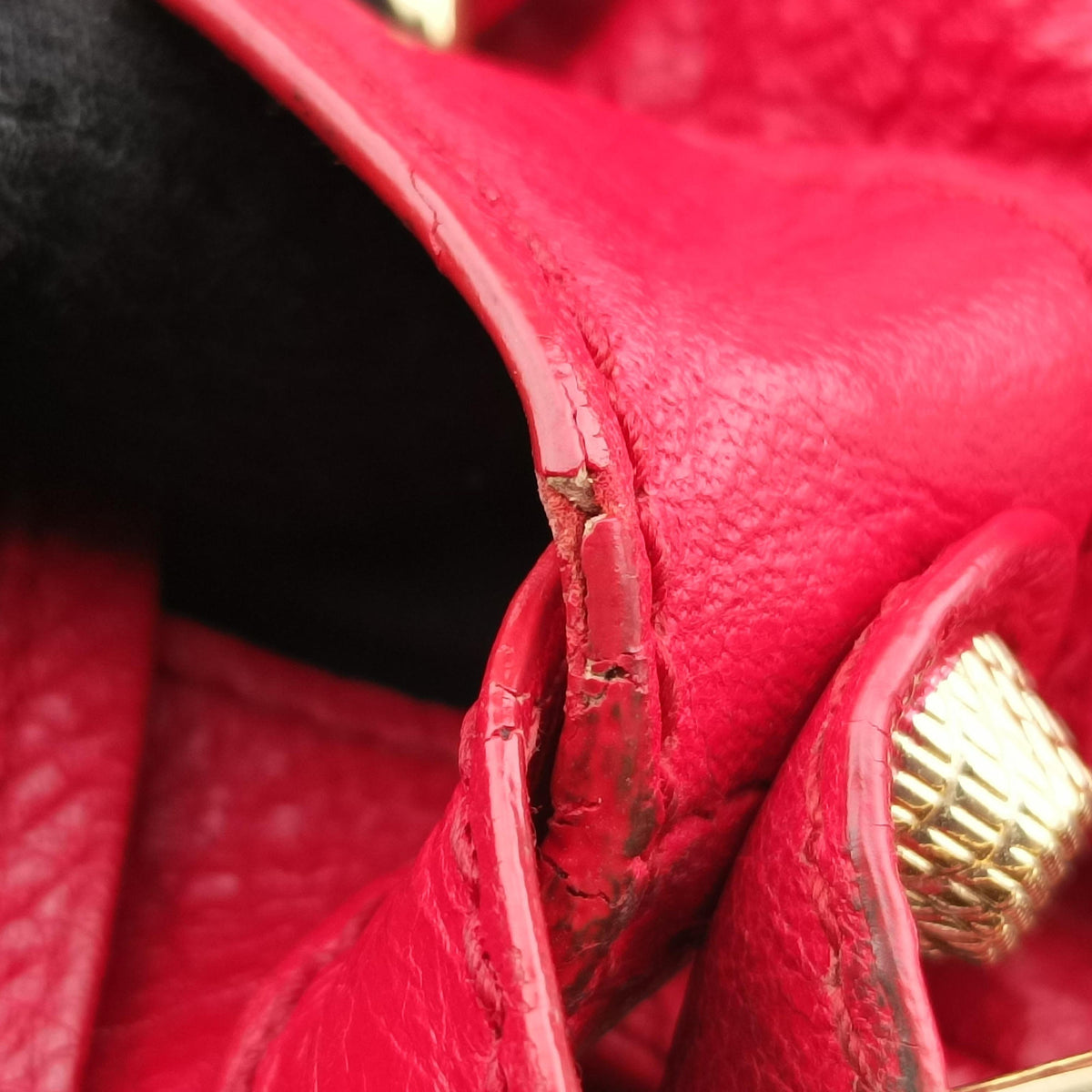 Pre-owned Balenciaga The Town Red lambskin  shoulderbag | stylenewstar