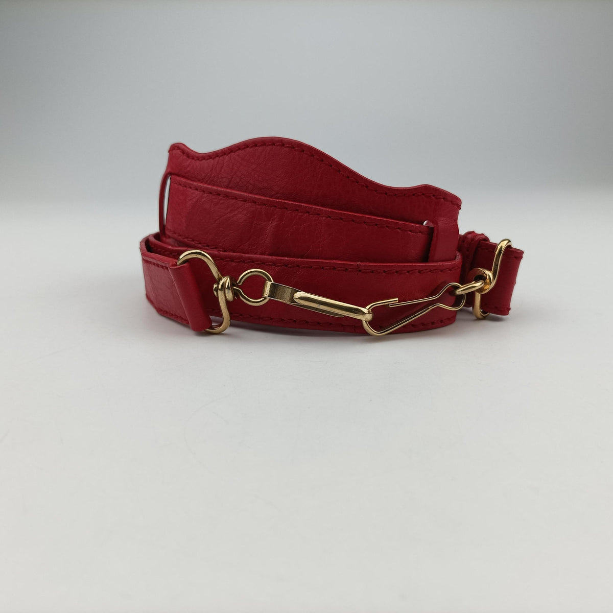 Pre-owned Balenciaga The Town Red lambskin  shoulderbag | stylenewstar