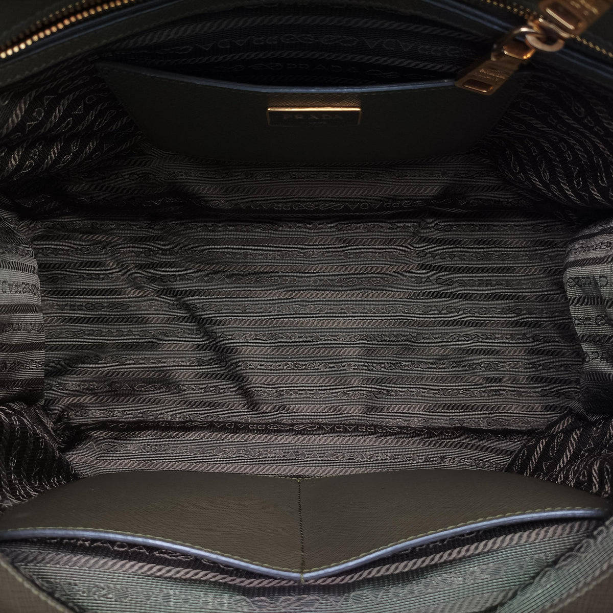 Vintage Prada Galleria Green SAFFIANO Leather B2274C handbag | stylenewstar
