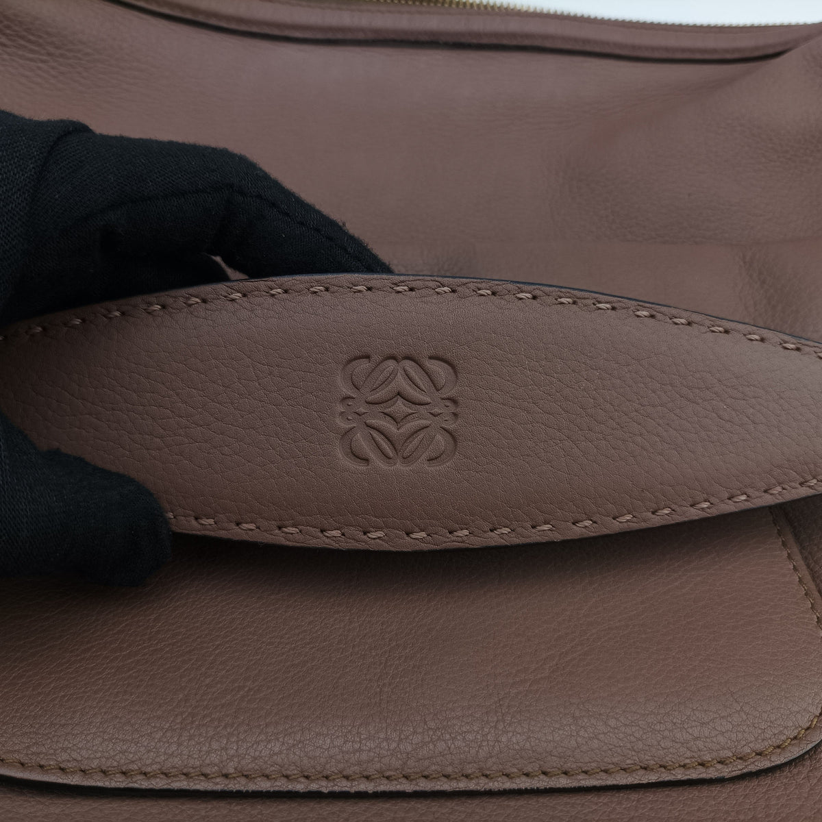 Pre-owned Loewe Messenger Brown Leather  shoulderbag | stylenewstar