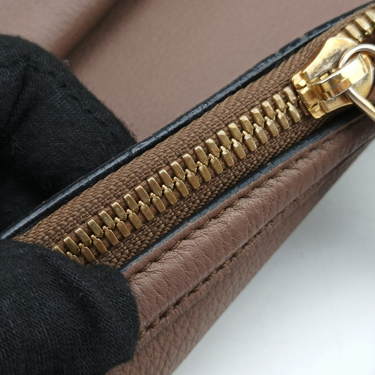 Pre-owned Loewe Messenger Brown Leather  shoulderbag | stylenewstar