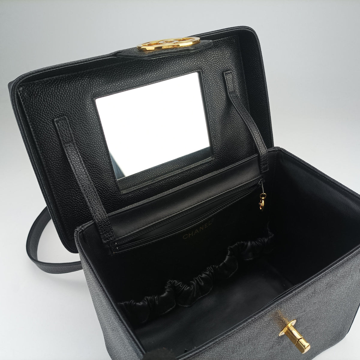 Pre-owned Chanel Cocomark Vanity Black Caviar skin A01999 shoulderbag | stylenewstar