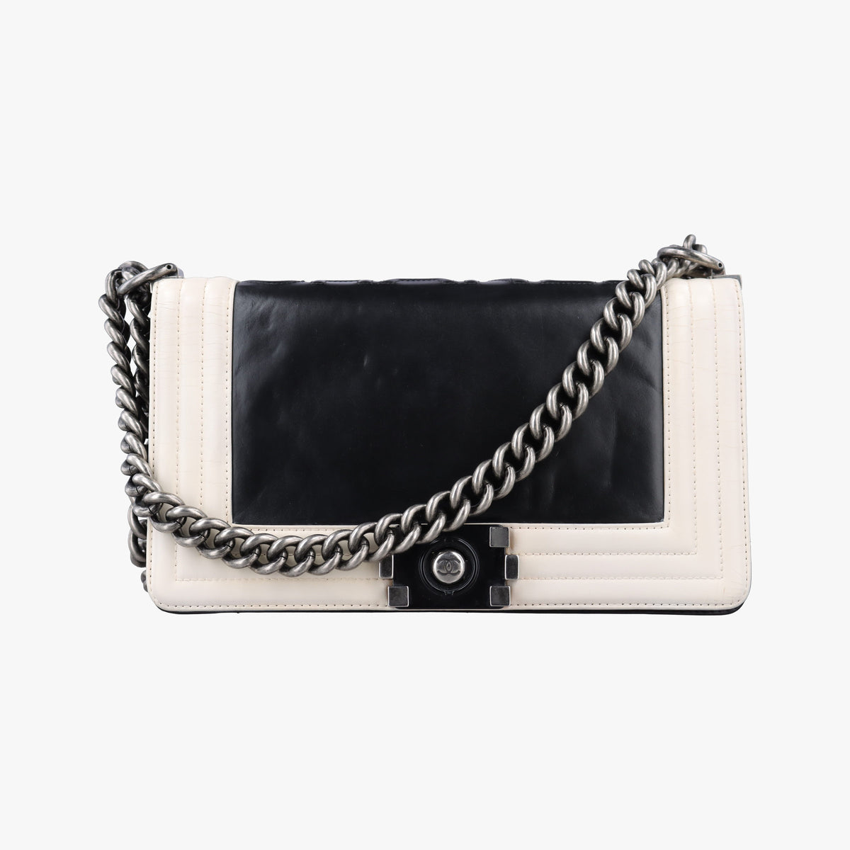 Pre-owned Chanel BOY CHANEL Black×white Leather A66712 shoulderbag | stylenewstar