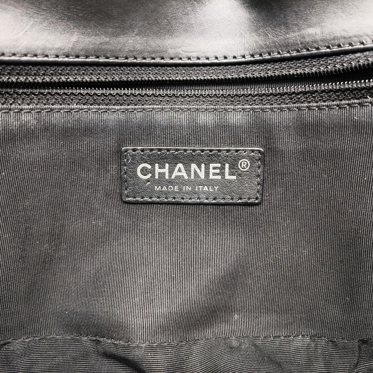 Pre-owned Chanel BOY CHANEL Black×white Leather A66712 shoulderbag | stylenewstar