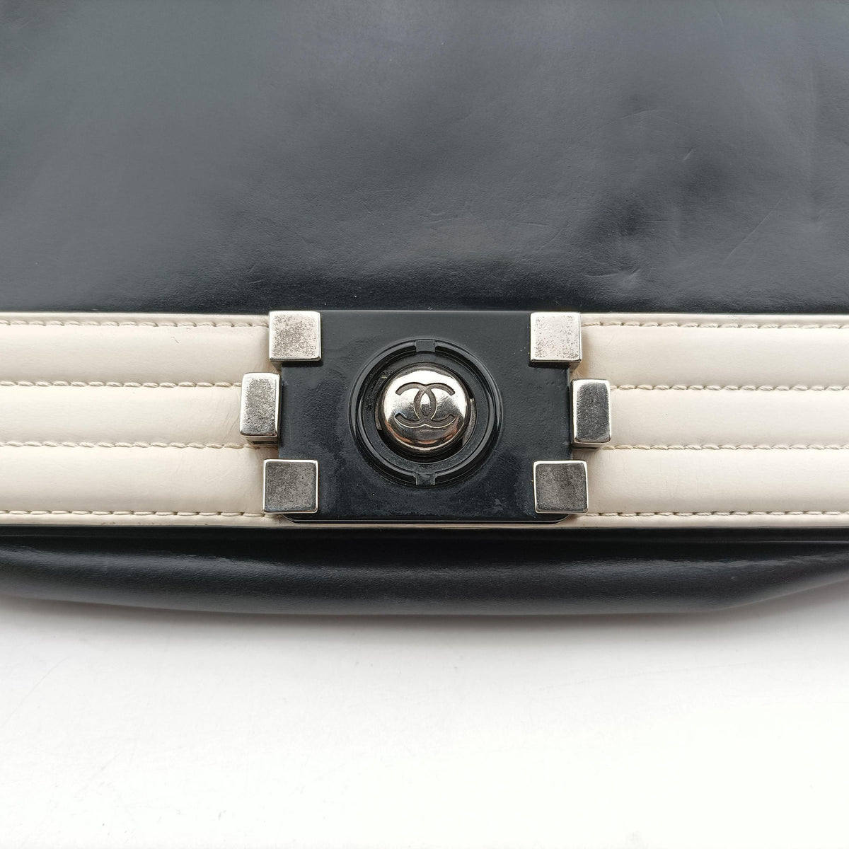 Pre-owned Chanel BOY CHANEL Black×white Leather A66712 shoulderbag | stylenewstar