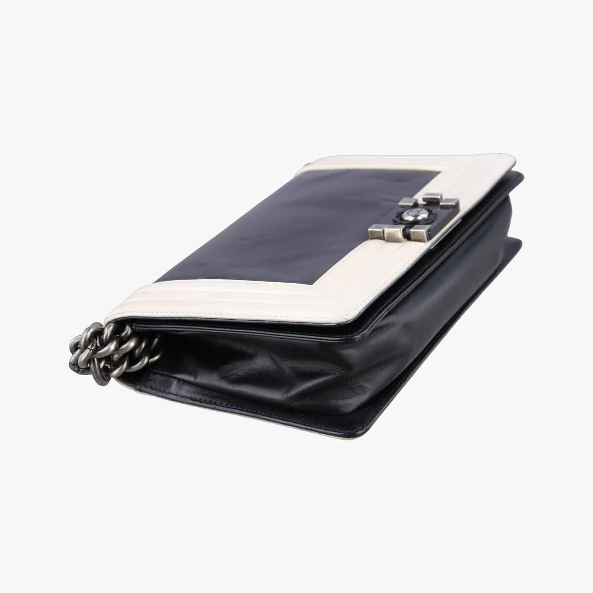 Pre-owned Chanel BOY CHANEL Black×white Leather A66712 shoulderbag | stylenewstar
