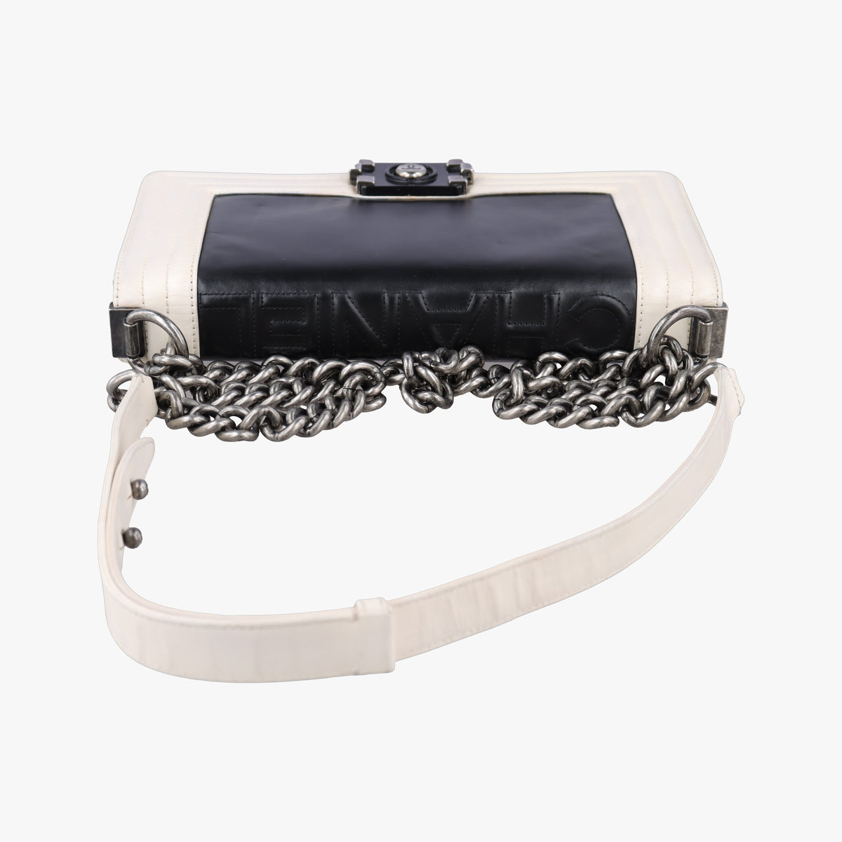 Pre-owned Chanel BOY CHANEL Black×white Leather A66712 shoulderbag | stylenewstar