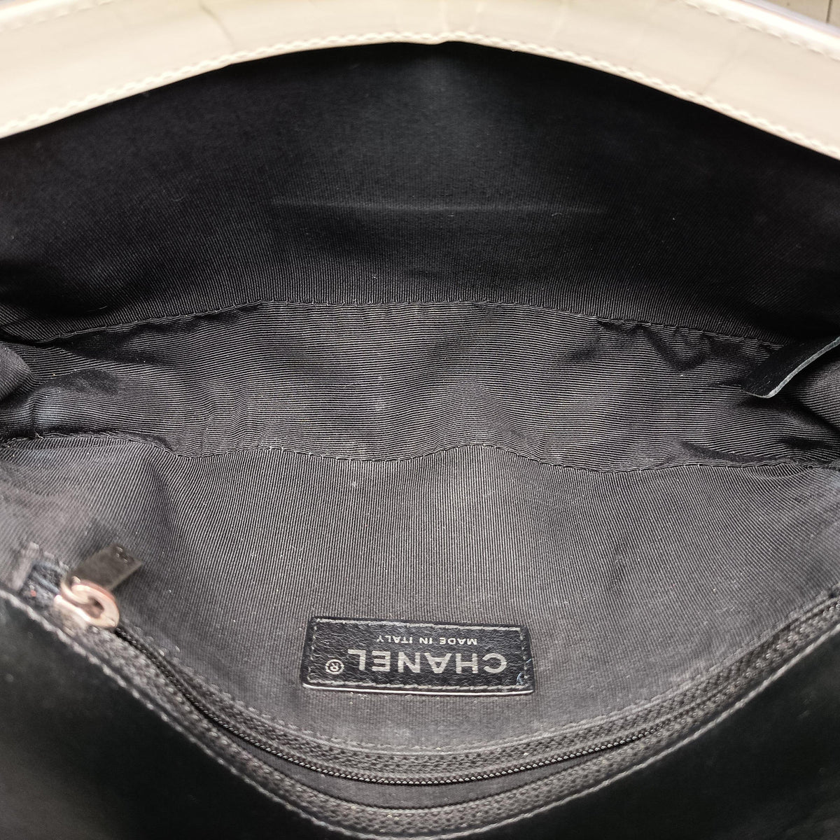 Pre-owned Chanel BOY CHANEL Black×white Leather A66712 shoulderbag | stylenewstar