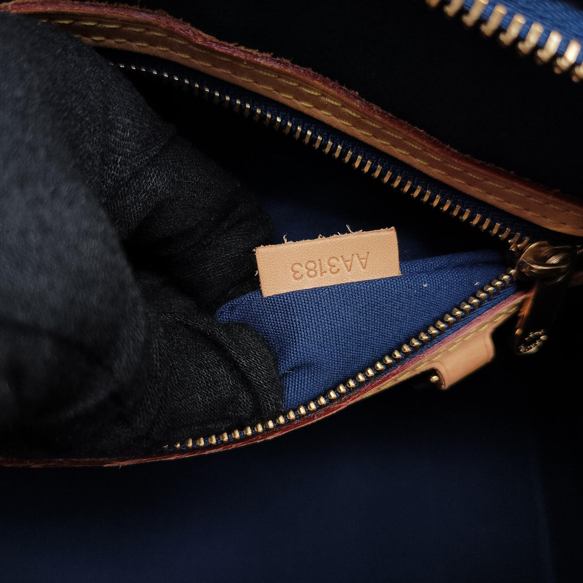 Secondhand Louis Vuitton Brea MM Grand Bleu Vernis M90054 shoulderbag | stylenewstar
