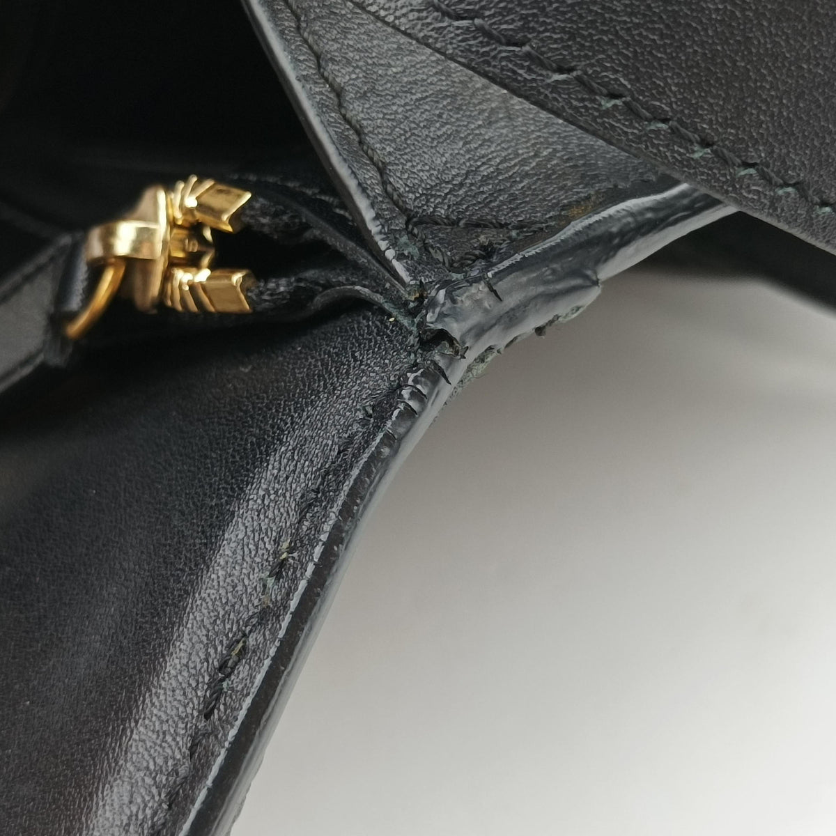 Pre-owned Alexander McQueen Studded Skull Padlock Black Leather  shoulderbag | stylenewstar