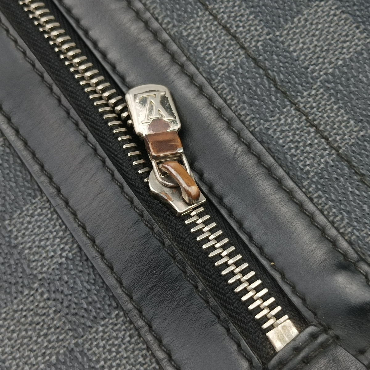 Secondhand Louis Vuitton DANIEL GM Noir Damier Graphite N58033 shoulderbag | stylenewstar