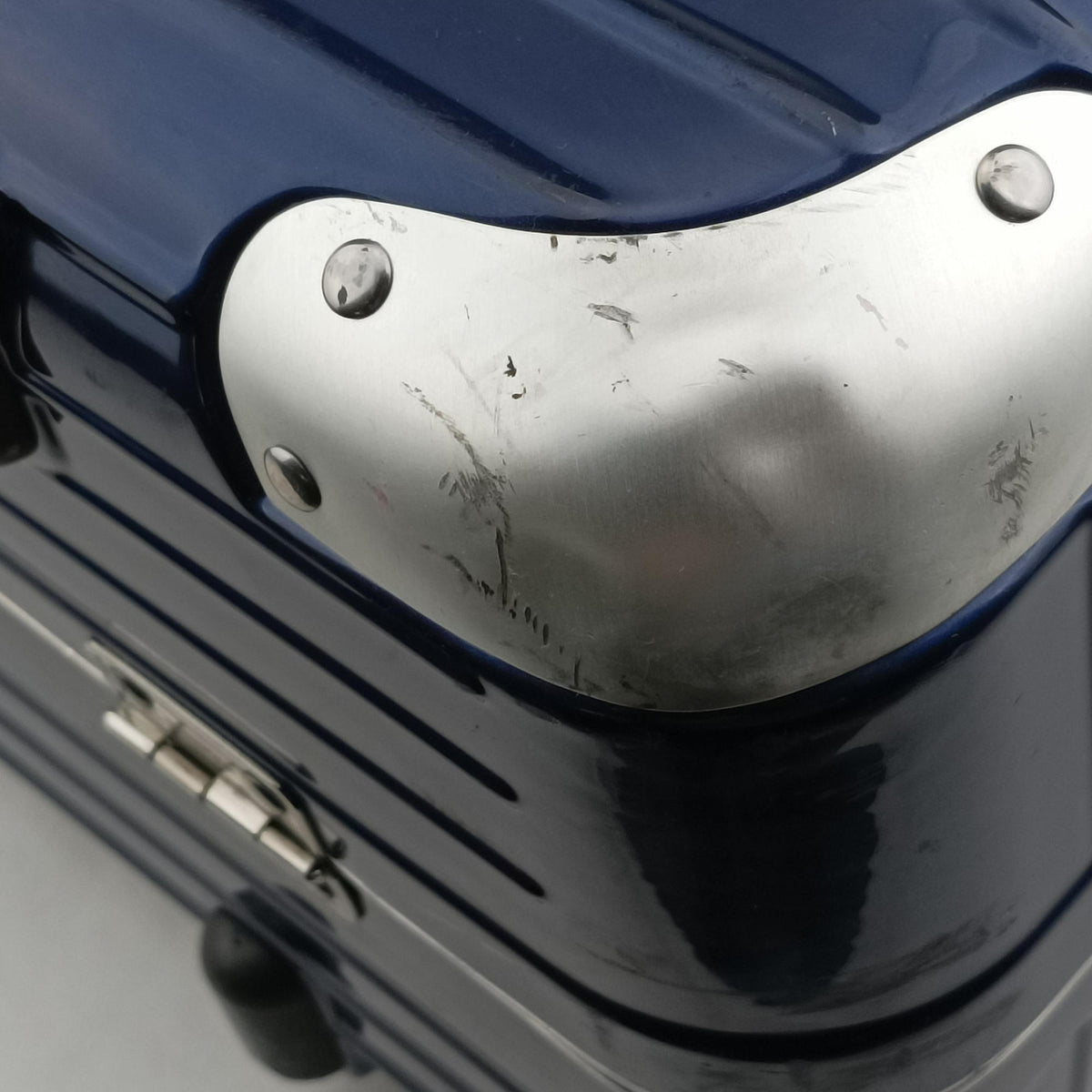 Secondhand RIMOWA TOPAS Blue aluminum  suitcase | stylenewstar