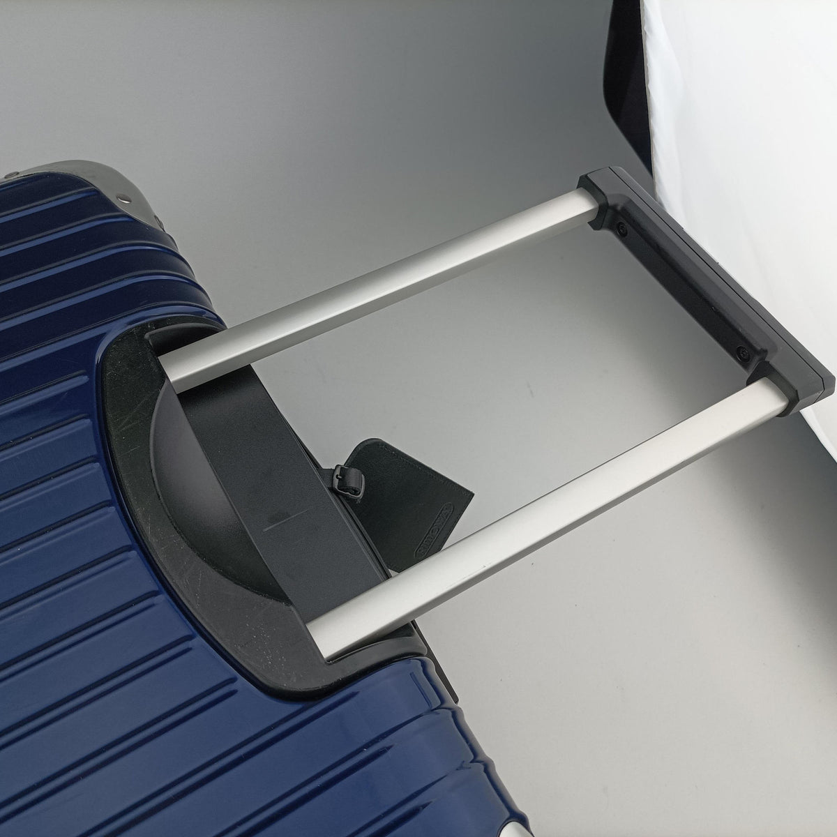 Secondhand RIMOWA TOPAS Blue aluminum  suitcase | stylenewstar