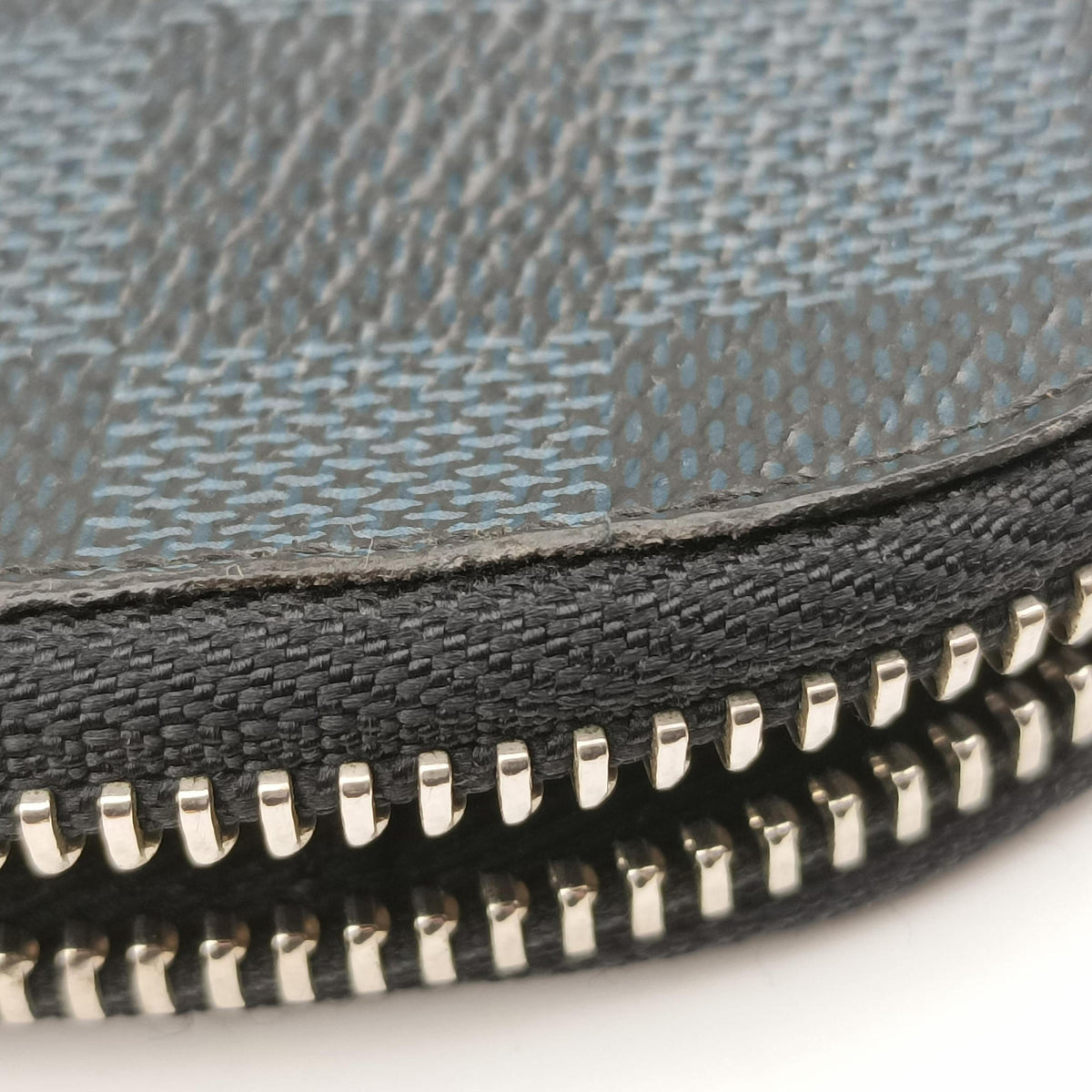 Pre-owned Louis Vuitton Pochette Jour GM America's Cup Noir × Tri-Color Damier Cobalt canvas N41639 clutchbag | stylenewstar