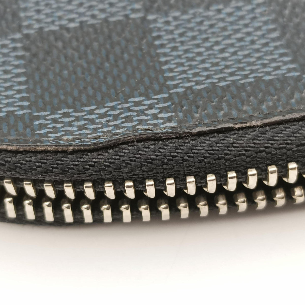 Pre-owned Louis Vuitton Pochette Jour GM America's Cup Noir × Tri-Color Damier Cobalt canvas N41639 clutchbag | stylenewstar