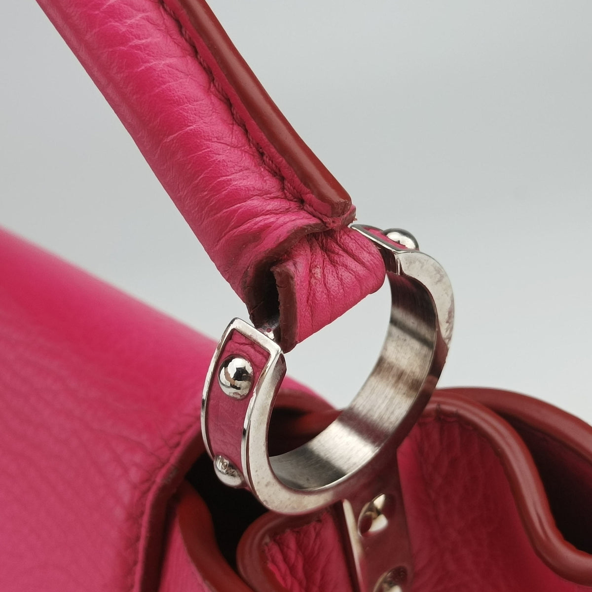 Vintage Louis Vuitton Capucines MM Rose Rich Taurillon leather M94671 handbag | stylenewstar