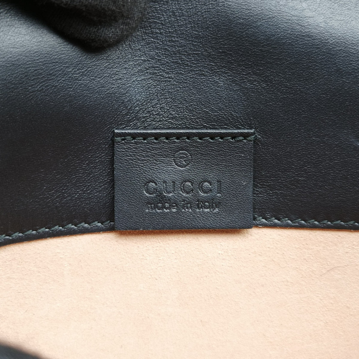 Pre-owned Gucci Sylvie Black Leather 494646 shoulderbag | stylenewstar